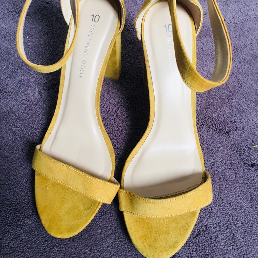 Yellow sandals - Picture 3 of 3